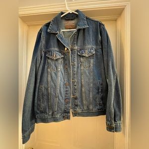 Lucky Brand men’s jean jacket. New without tags. Size large.